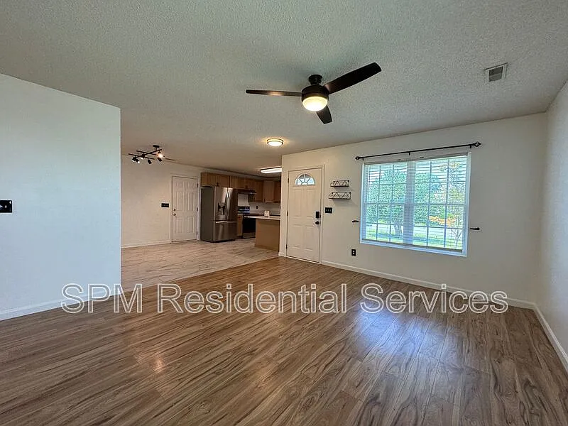 3 bed, 2.0 bath, 1159 sqft, $1,850 — Photo 2