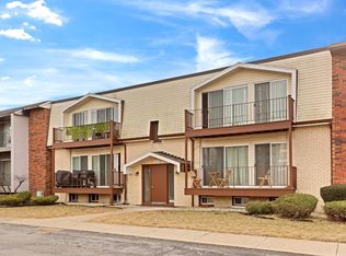 5645 Edge Lake Dr, Oak Lawn, IL 60453