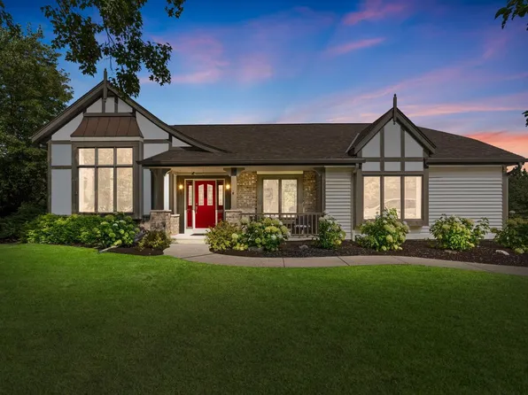 272 Huntington DRIVE, Cedarburg, WI 53012