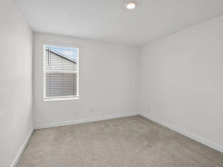 185 E Warren Ave — Photo 12