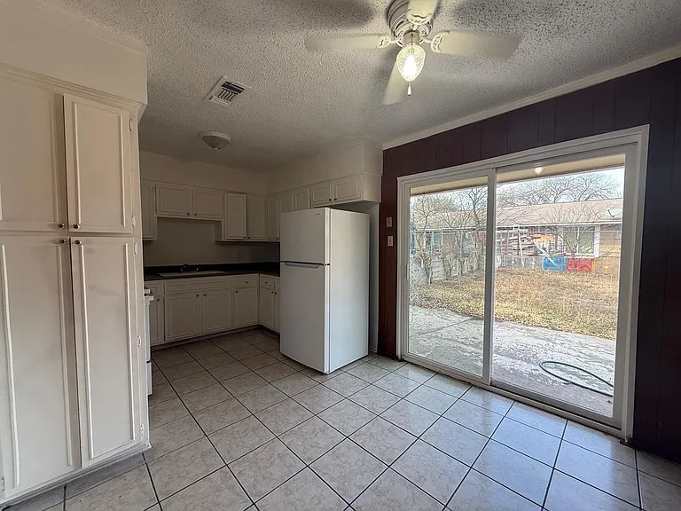 5735 Stiffkey Dr — Photo 4