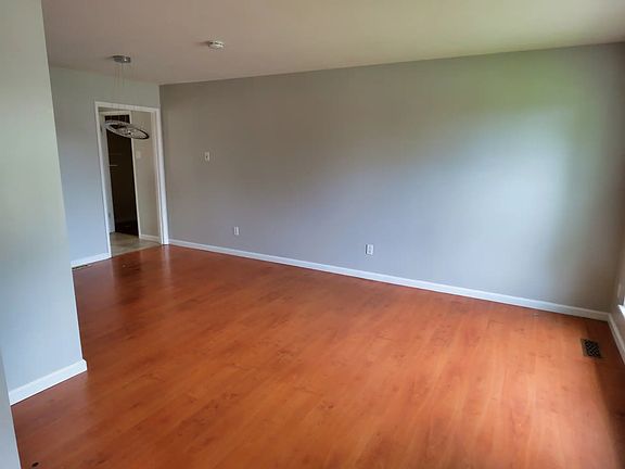3rd image of 3550 Parc Chateau Ln