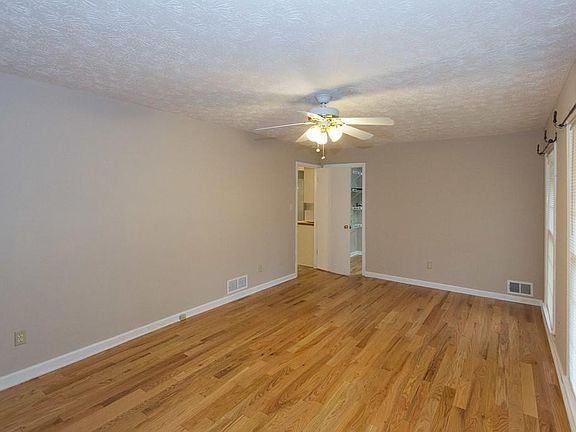 4th image of 2651 Abington Dr