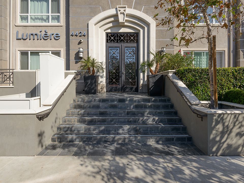 1st image of 4424 Whitsett Ave APT 214