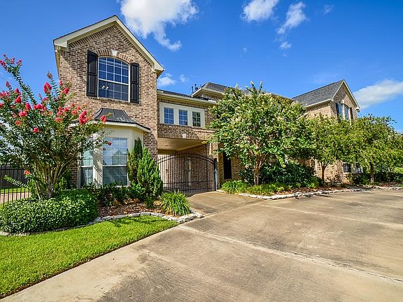 3rd image of 7806 Courtney Manor Ln