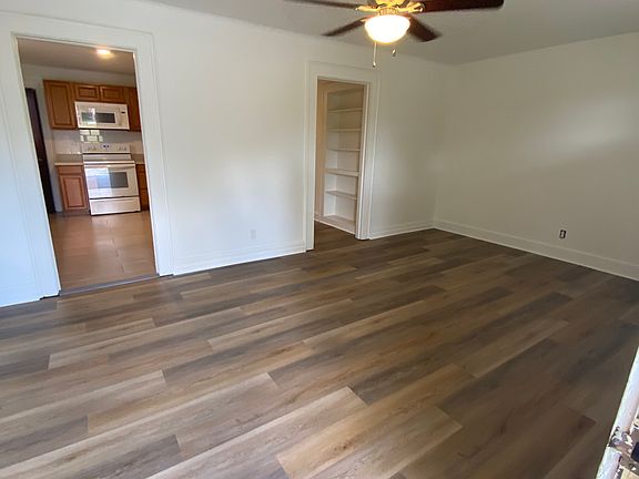 2nd image of 517 Grove St APT B