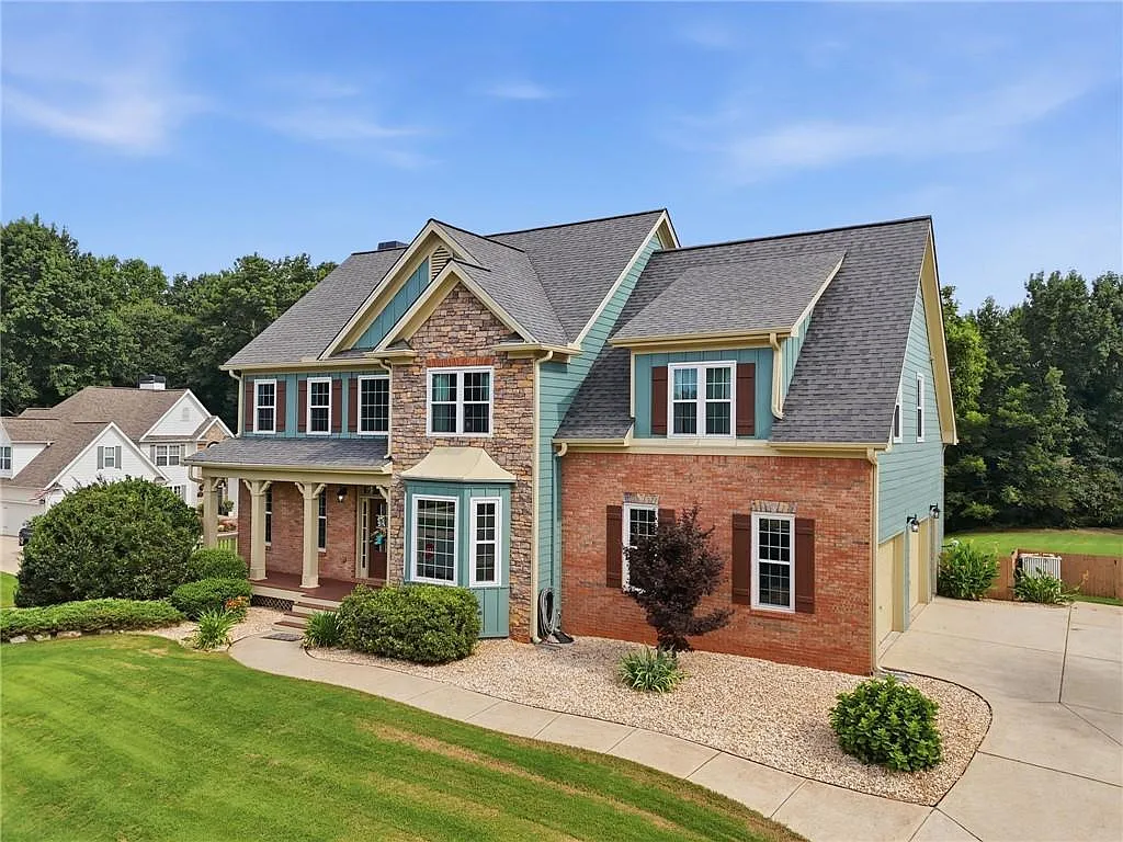 5 bed, 3.5 bath, 3451 sqft, $3,200 — Photo 3