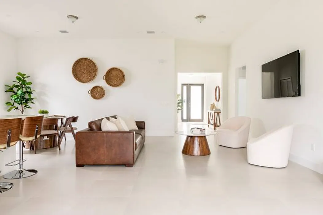 4 bed, 3.5 bath, 2317 sqft, $5,000 — Photo 1