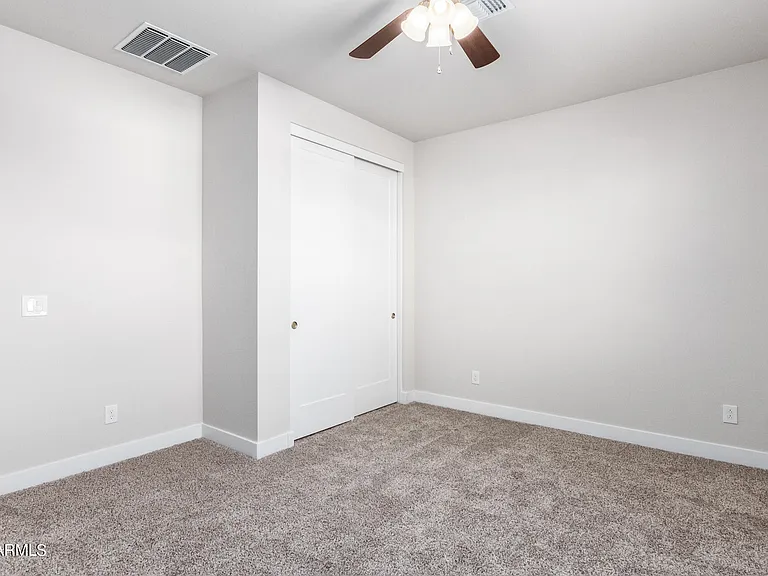 8526 S 69th Ln — Photo 19