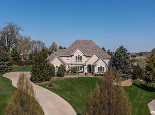 5000 Foxborough Ct, Bettendorf, IA 52722