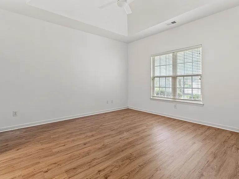 620 Woodbine Ct — Photo 13