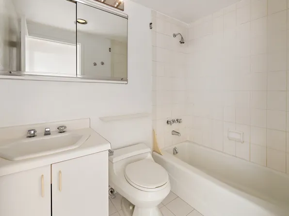 252 West 17th Street 8A image 10 of 10