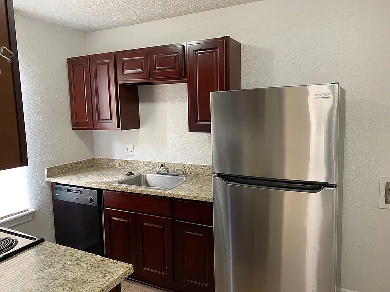 Woodland Trace Apartments — Photo 41
