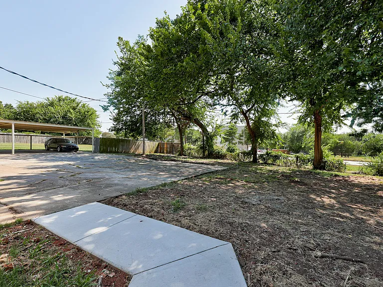 2212 Donna Dr — Photo 30