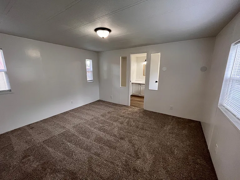 252 S Williams St — Photo 11
