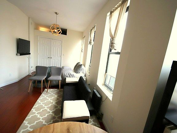3rd image of 18 1st Ave APT 20