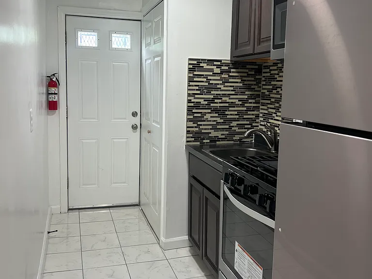 4331 Hunt Pl NE — Photo 3