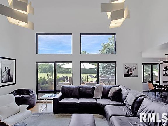 2nd image of 9824 W Bridgeport Way