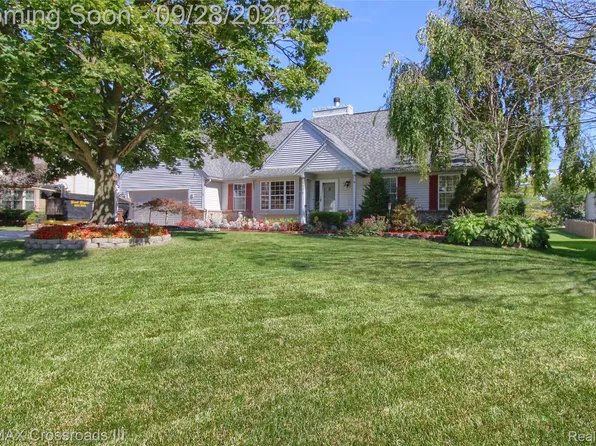 409 Breakwater Ct, Belleville, MI 48111