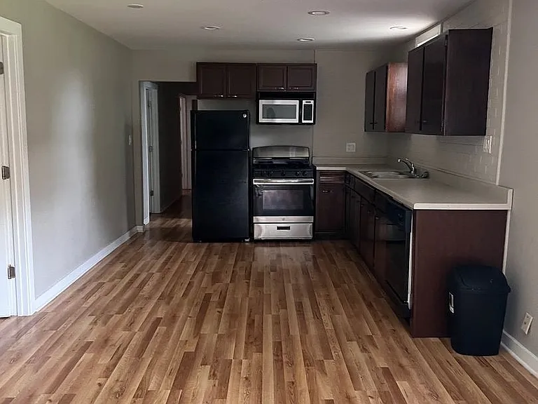 1045 W Polk St #1R — Photo 1