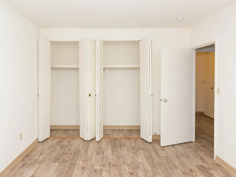Lakewood Apartments — Photo 31