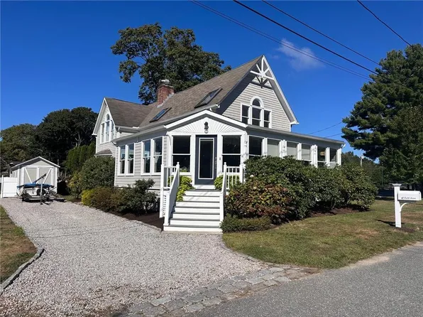 41 8th Ave, Warwick, RI 02886