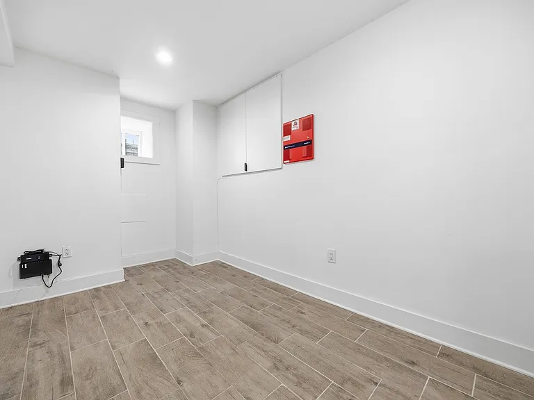 234 Webster Ave #1R — Photo 18