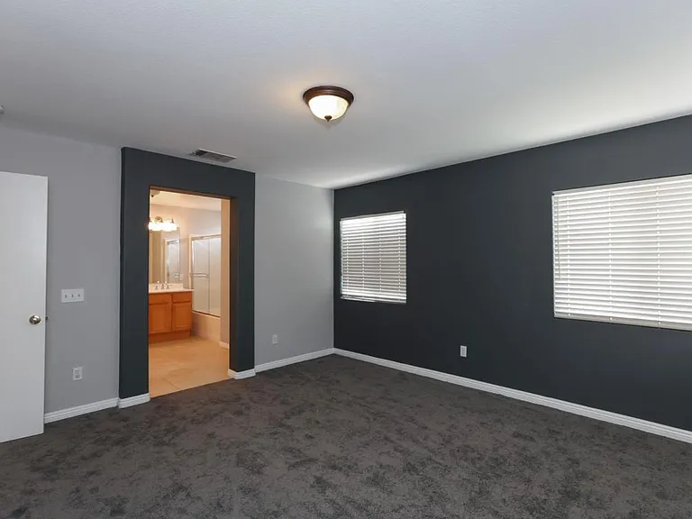 9122 Lemona Ave — Photo 14
