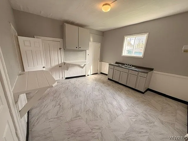 491 Emslie St — Photo 8