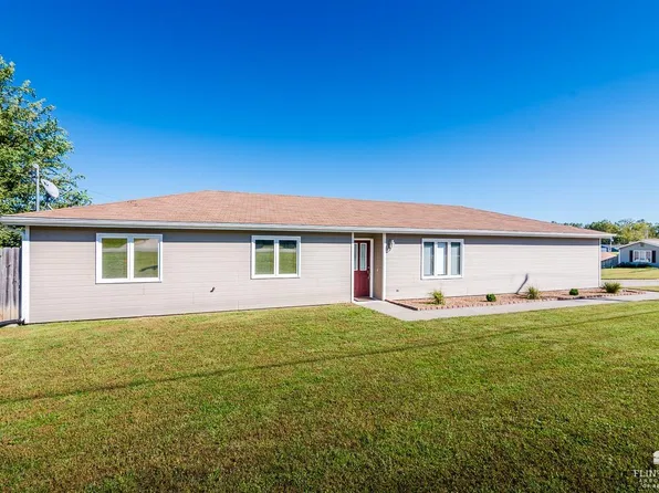 229 William Dr, Ogden, KS 66517