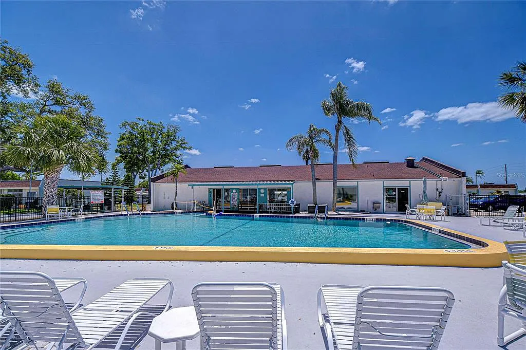 2 bed, 2.0 bath, 865 sqft, $2,800 — Photo 2