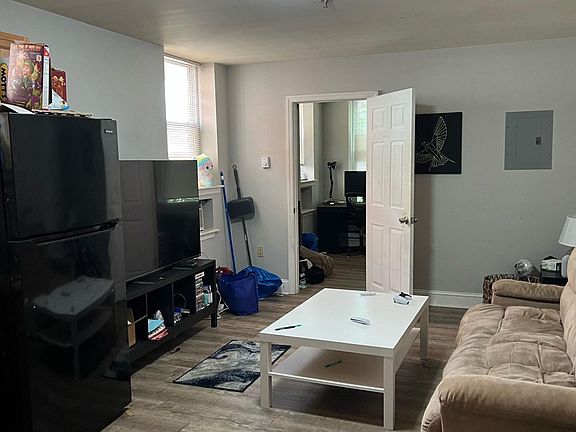 3rd image of 1727 W Montgomery Ave #204