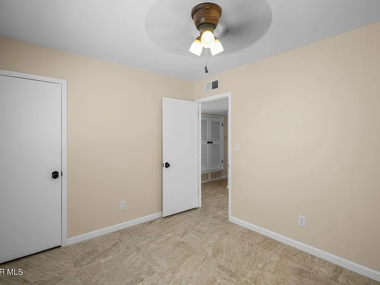 10337 Galahad Way — Photo 16