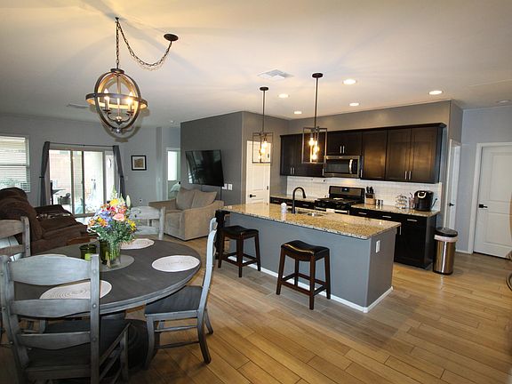 2nd image of 901 E Bottomlands Ln