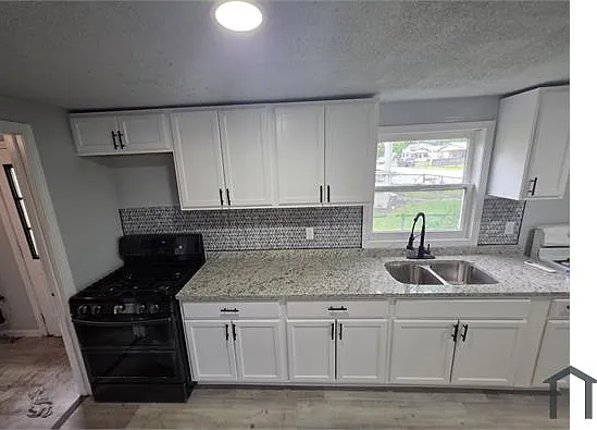 2504 Collier St — Photo 7