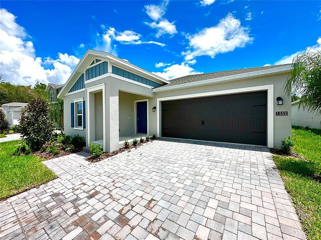 4 bed, 2.0 bath, 1936 sqft, $2,400 — Photo 2