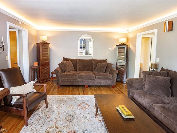 5th image of 17501 Oxford Ave