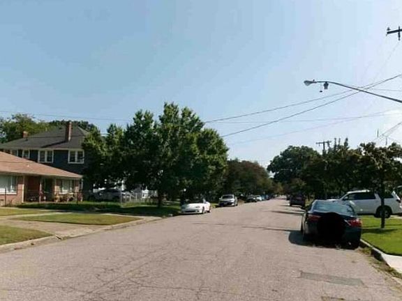 Exterior Neighborhood (street photo)