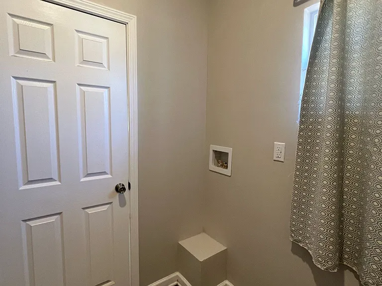 818 Salem St — Photo 15