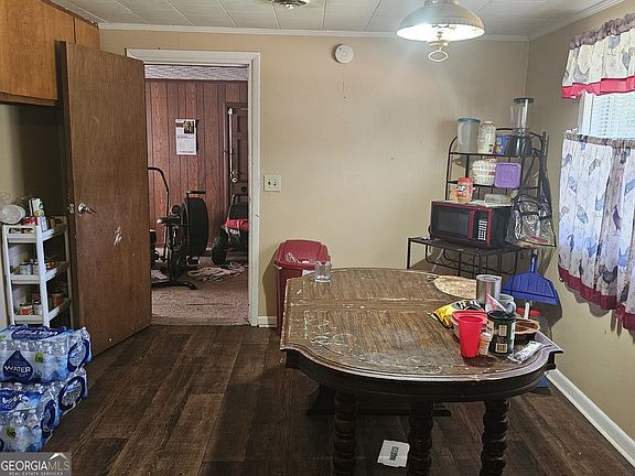 4th image of 1437 Peach St