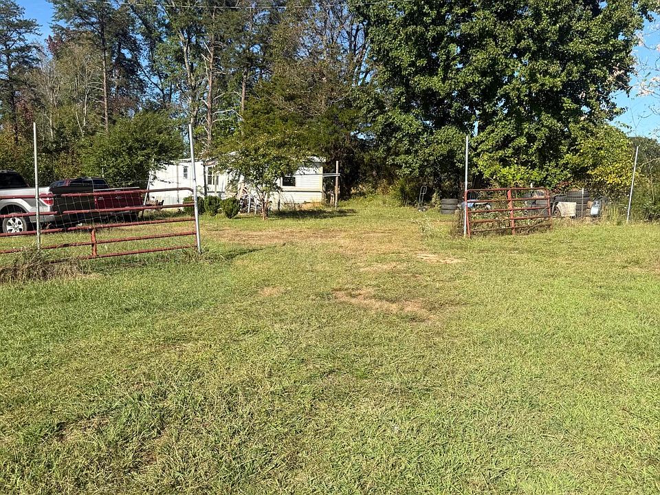1st image of 305 Dewey Dr