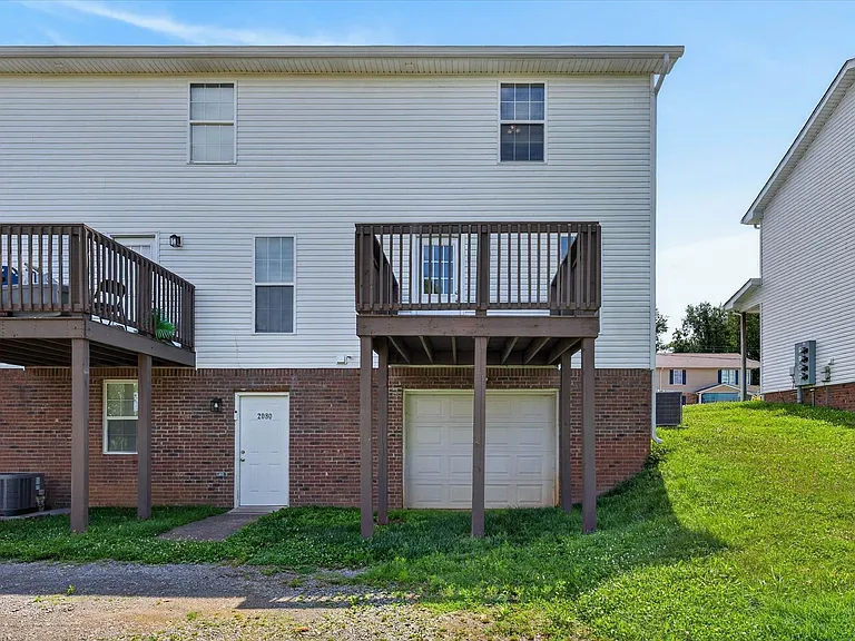2072 Tynewood Dr — Photo 27
