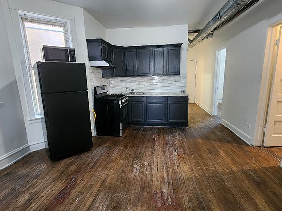 3rd image of 2318 S. Homan Ave