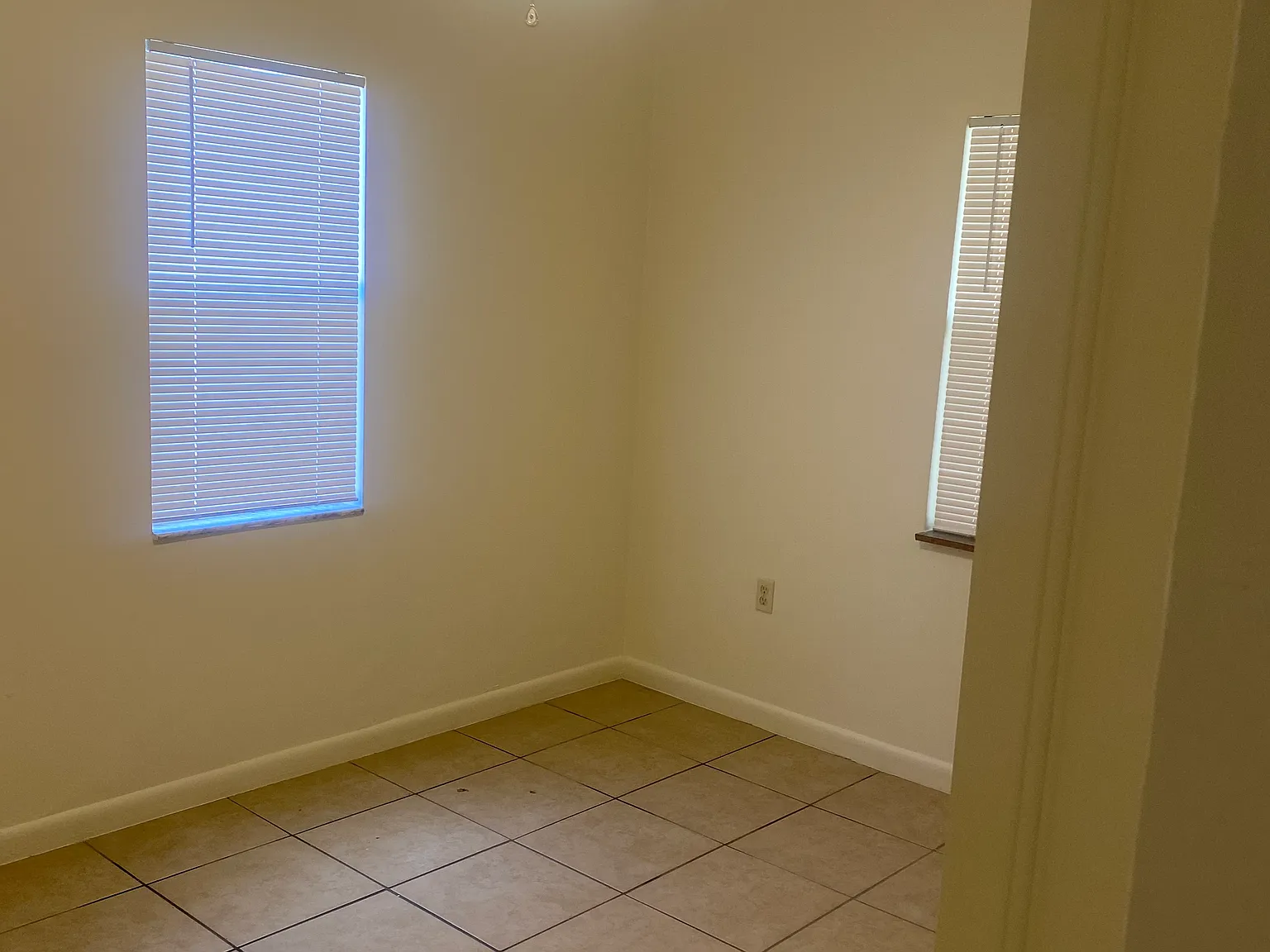 2 bed, $1,000 — Photo 4