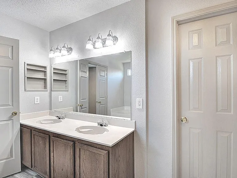 3327 Andalusian Dr — Photo 17
