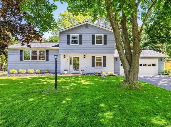 8 Putnam Cir, Fairport, NY 14450