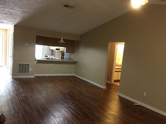 3rd image of 700 Liberty St #B