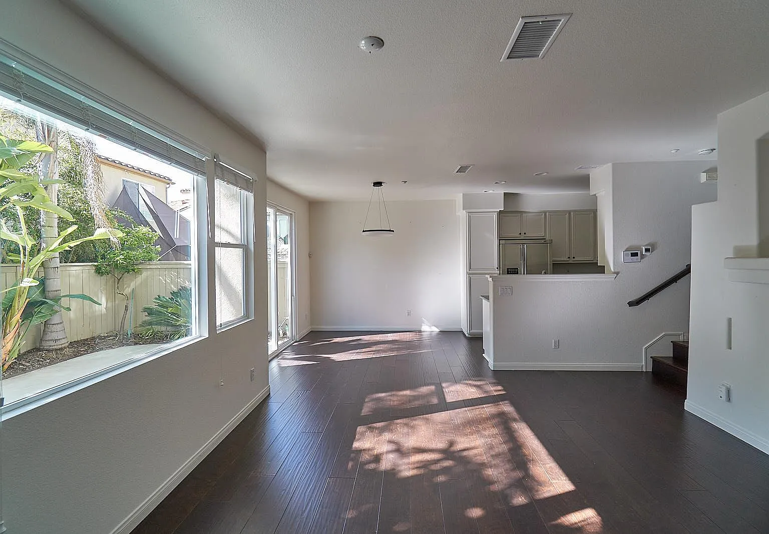 3 bed, 2.5 bath, 1410 sqft, $4,050 — Photo 3