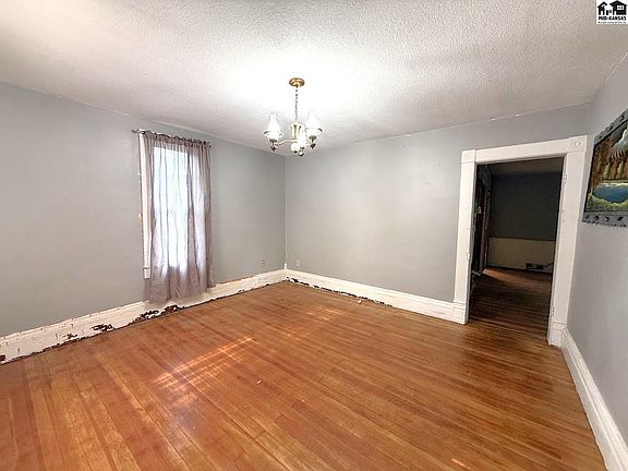 4th image of 305 S Locust St