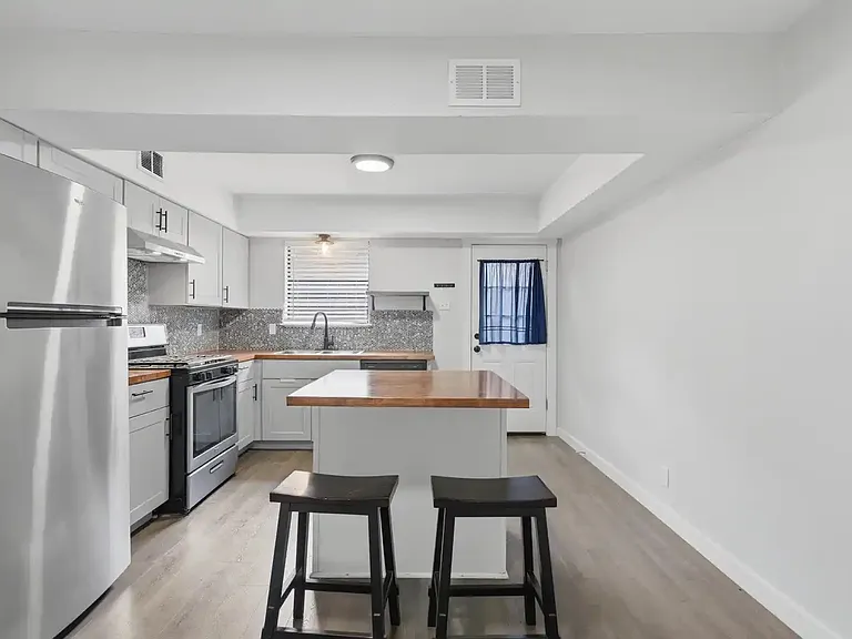 10805 Lake Gardens Dr — Photo 6